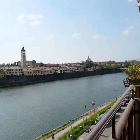 Vr Cangrande On The River * Verona
